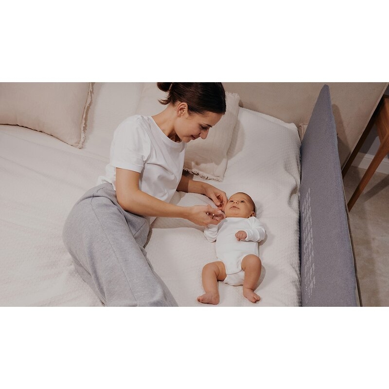Bariera de protectie pentru pat, Lionelo, Lora XL, Pliabila, Sistem de blocare StandSafe, Geanta de transport inclusa, 150x46 cm, Conform cu BS 7972:2001+A1:2009, Bej