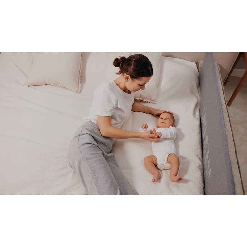 Bariera de protectie pentru pat, Lionelo, Lora XL, Pliabila, Sistem de blocare StandSafe, Geanta de transport inclusa, 150x46 cm, Conform cu BS 7972:2001+A1:2009, Bej