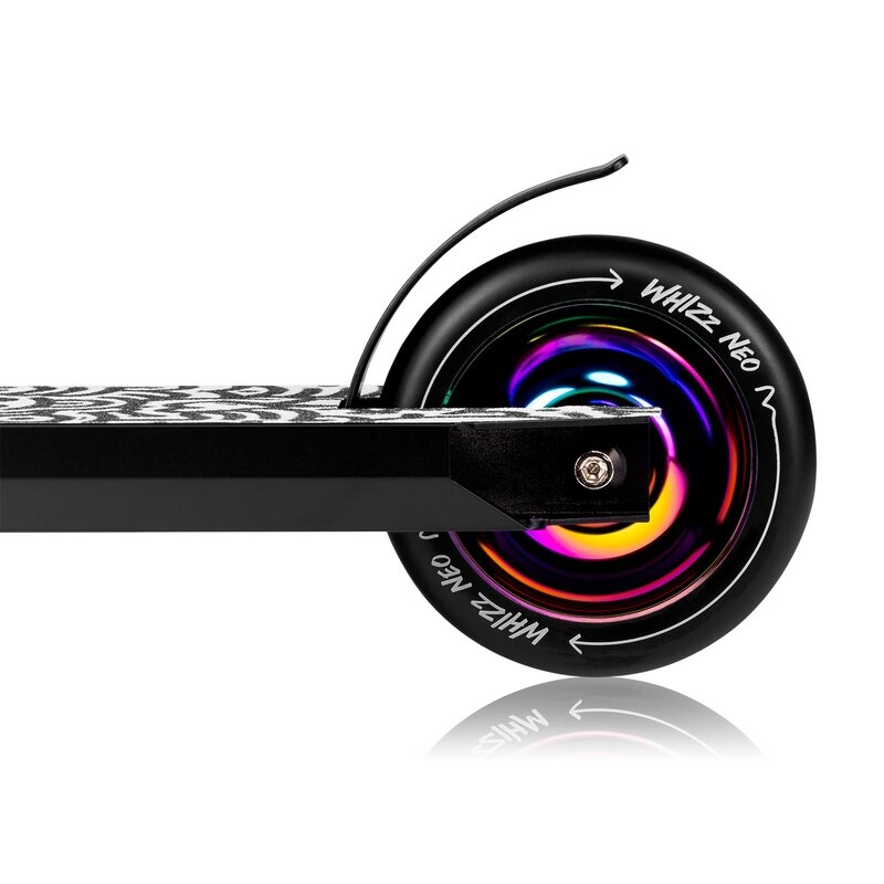 Trotineta, Lionelo, Whizz, Pentru Acrobatii, Rulmenti ABEC-9, Sistemul de compresie IHC 9, 20 - 100 kg, Conform cu standardul european de securitate EN14619, Multicolor