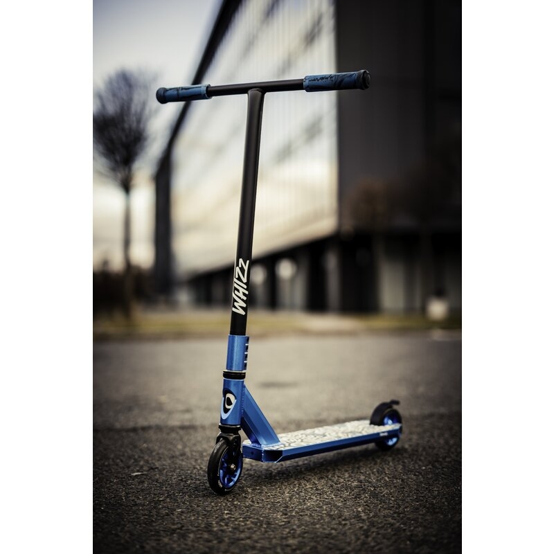 Trotineta, Lionelo, Whizz, Pentru Acrobatii, Rulmenti ABEC-9, Sistemul de compresie IHC 9, 20 - 100 kg, Conform cu standardul european de securitate EN14619, Multicolor