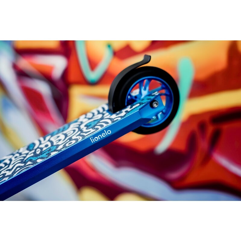 Trotineta, Lionelo, Whizz, Pentru Acrobatii, Rulmenti ABEC-9, Sistemul de compresie IHC 9, 20 - 100 kg, Conform cu standardul european de securitate EN14619, Multicolor