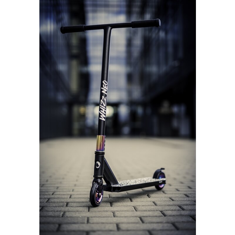 Trotineta, Lionelo, Whizz, Pentru Acrobatii, Rulmenti ABEC-9, Sistemul de compresie IHC 9, 20 - 100 kg, Conform cu standardul european de securitate EN14619, Multicolor