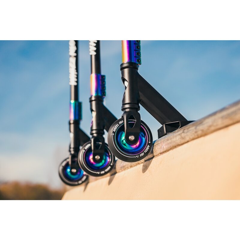 Trotineta, Lionelo, Whizz, Pentru Acrobatii, Rulmenti ABEC-9, Sistemul de compresie IHC 9, 20 - 100 kg, Conform cu standardul european de securitate EN14619, Multicolor