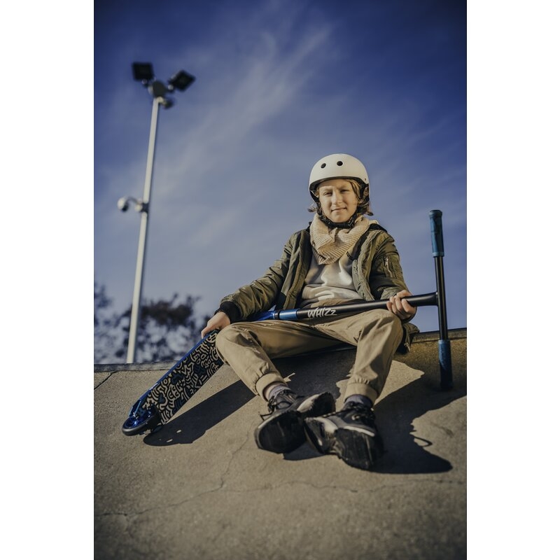 Trotineta, Lionelo, Whizz, Pentru Acrobatii, Rulmenti ABEC-9, Sistemul de compresie IHC 9, 20 - 100 kg, Conform cu standardul european de securitate EN14619, Multicolor