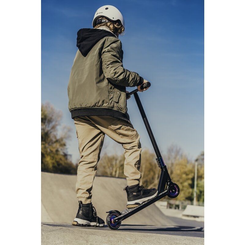 Trotineta, Lionelo, Whizz, Pentru Acrobatii, Rulmenti ABEC-9, Sistemul de compresie IHC 9, 20 - 100 kg, Conform cu standardul european de securitate EN14619, Multicolor