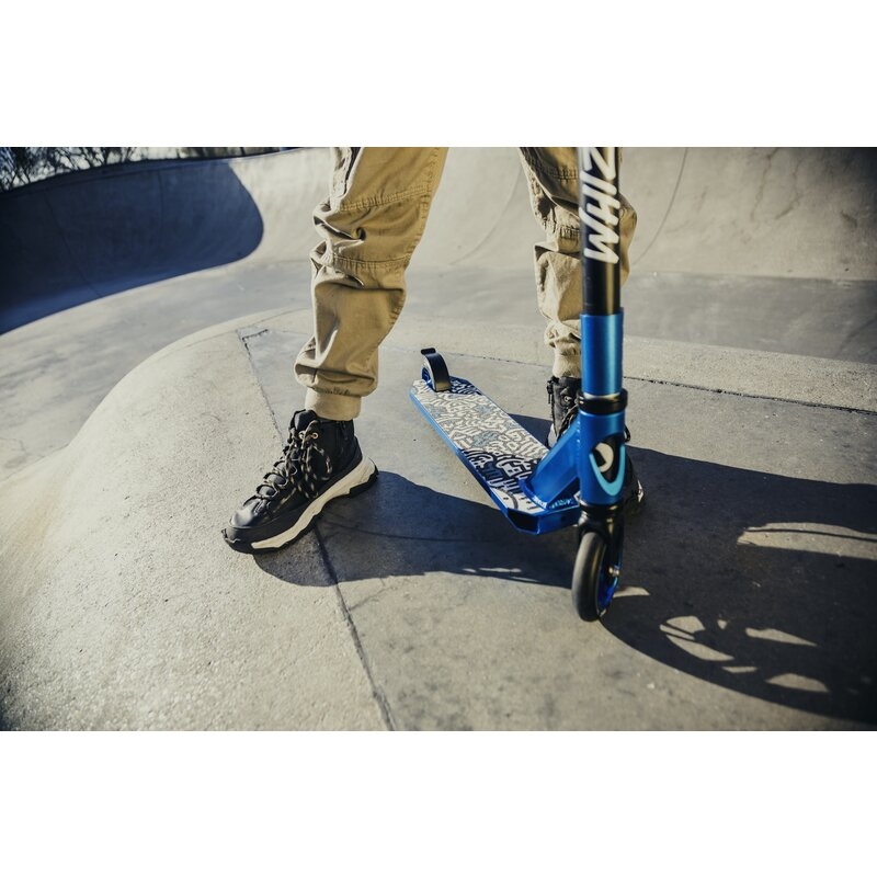 Trotineta, Lionelo, Whizz, Pentru Acrobatii, Rulmenti ABEC-9, Sistemul de compresie IHC 9, 20 - 100 kg, Conform cu standardul european de securitate EN14619, Multicolor