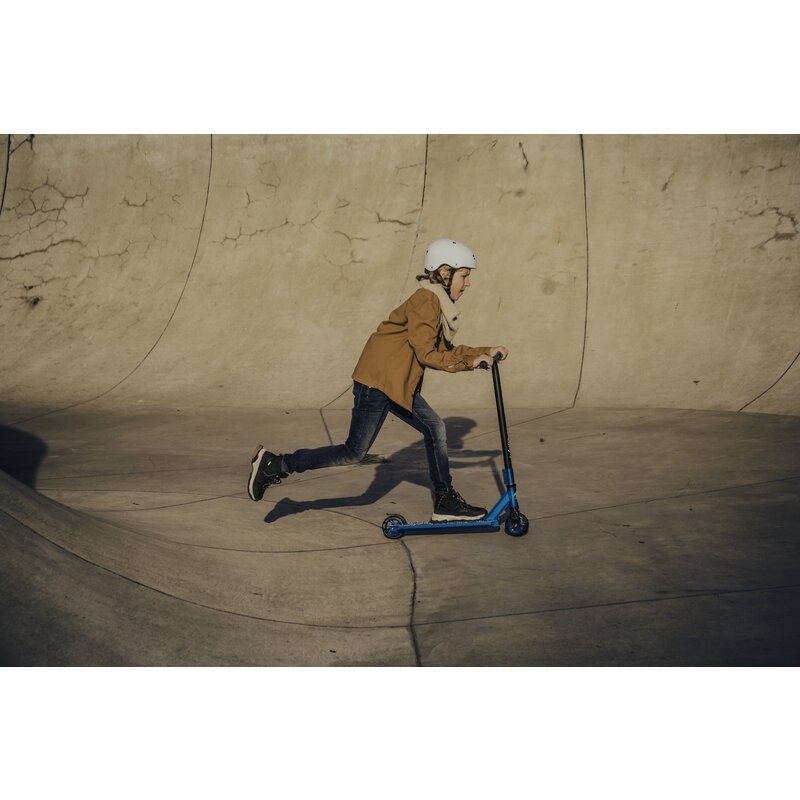 Trotineta, Lionelo, Whizz, Pentru Acrobatii, Rulmenti ABEC-9, Sistemul de compresie IHC 9, 20 - 100 kg, Conform cu standardul european de securitate EN14619, Multicolor