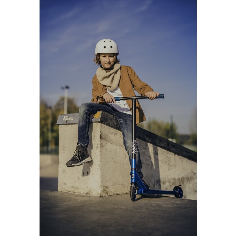 Trotineta, Lionelo, Whizz, Pentru Acrobatii, Rulmenti ABEC-9, Sistemul de compresie IHC 9, 20 - 100 kg, Conform cu standardul european de securitate EN14619, Multicolor