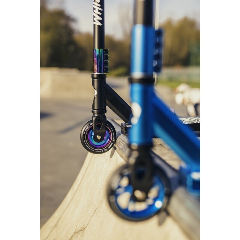 Trotineta, Lionelo, Whizz, Pentru Acrobatii, Rulmenti ABEC-9, Sistemul de compresie IHC 9, 20 - 100 kg, Conform cu standardul european de securitate EN14619, Multicolor