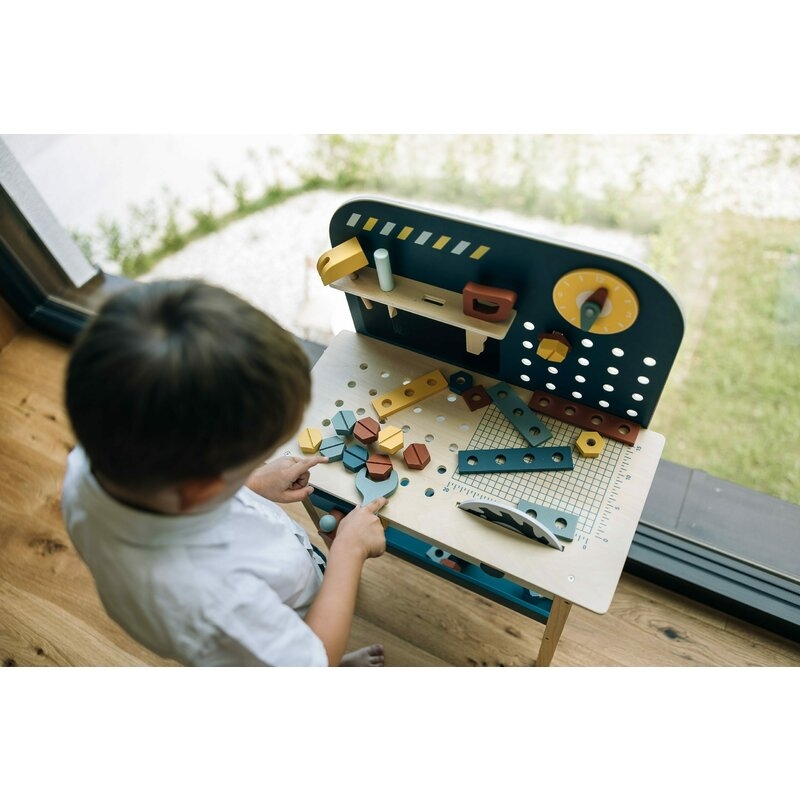 Banc de lucru, Free2Play, My first wooden Work Bench, Cu diverse unelte si accesorii, Pliabil, 55 x 28,5 x 85 cm, 36 luni+, Multicolor Banc de lucru, Free2Play, My first wooden Work Bench, Cu diverse unelte si accesorii, Pliabil, 55 x 28,5 x 85 cm, 36 luni+, Multicolor
