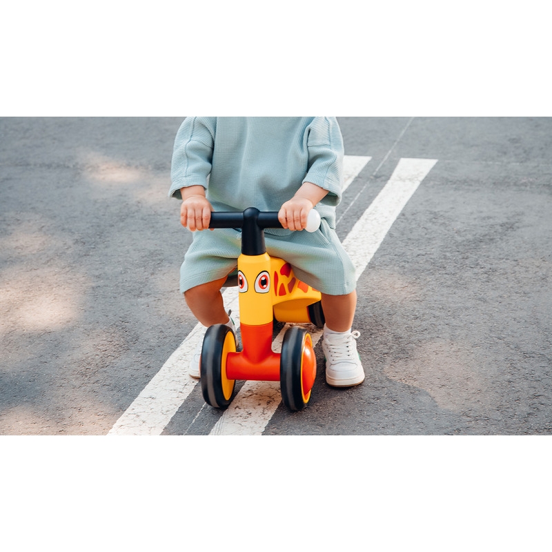 Lionelo - Bicicleta fara pedale, Sammy, Cu 4 roti, Din spuma EVA, Stabila, Manere moi, antiderapante, 12- 36 luni, Greutate maxima suportata 25 kg, Certificata EN 71-1:2014, EN 71-2:2011, EN 71-3:2019, Galben