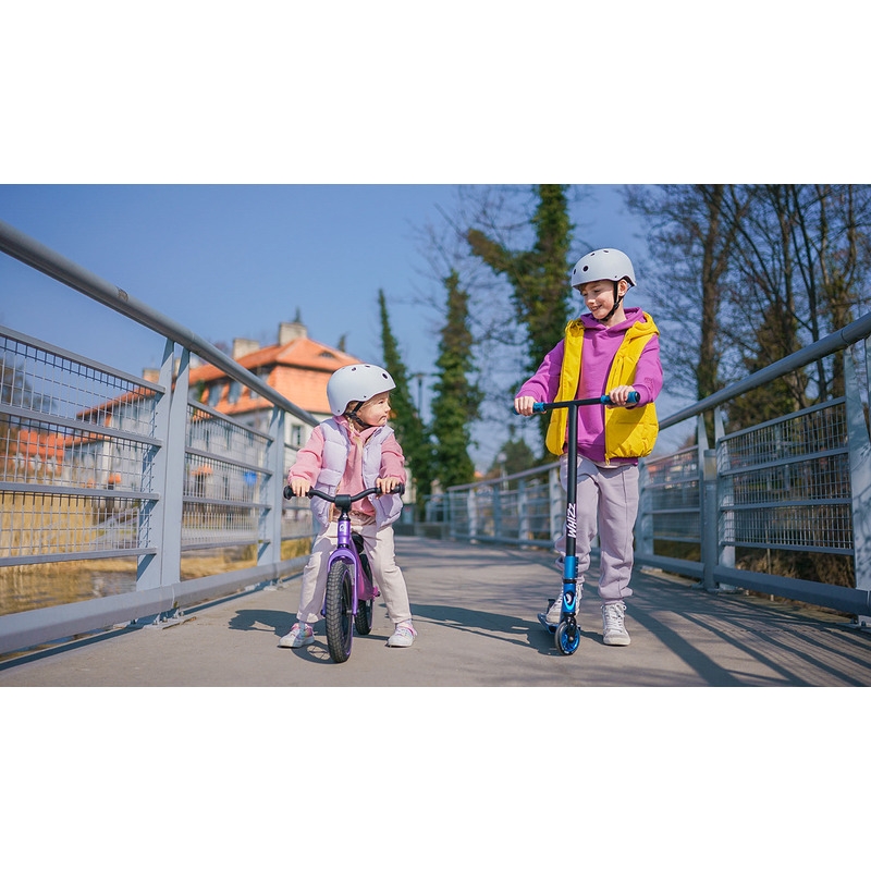 Lionelo - Casca pentru copii, Reglabila 50-56 cm, Din ABS si EPS, Conform cu standrdul EN1078, Alb Lionelo - Casca pentru copii, Reglabila 50-56 cm, Din ABS si EPS, Conform cu standrdul EN1078, Alb