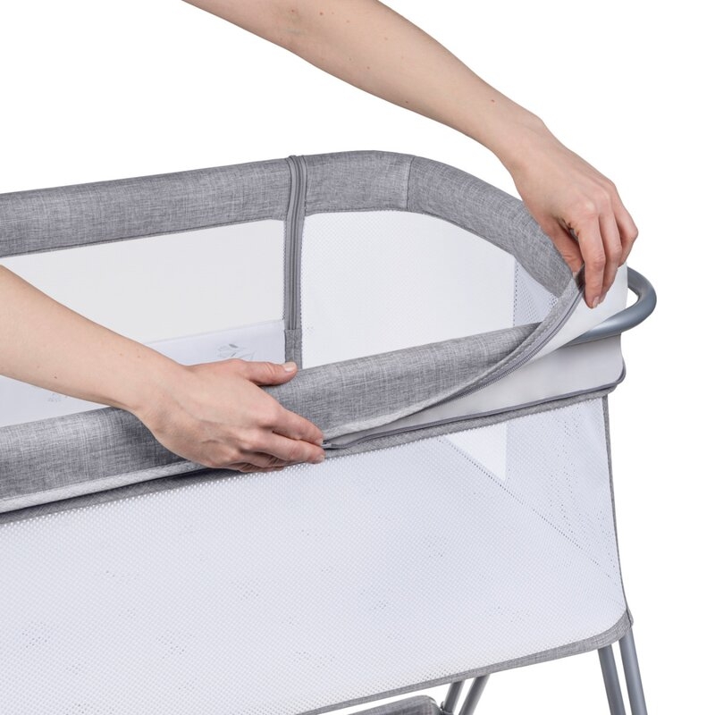 Lionelo - Patut co-sleeper Luna, 2 in 1, Cu setare unghiulara, Cu roti, Reglabil in 6 pozitii pe inaltime, Gri deschis Lionelo - Patut co-sleeper Luna, 2 in 1, Cu setare unghiulara, Cu roti, Reglabil in 6 pozitii pe inaltime, Gri deschis