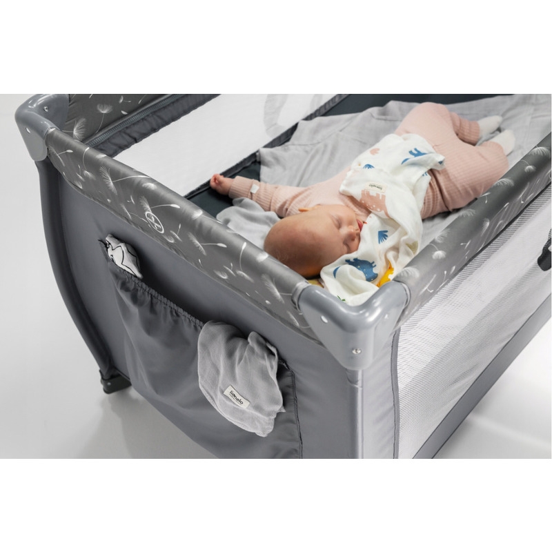 Lionelo - Patut pliant cu doua nivele, Stefi Plus, Cu intrare laterala cu fermoar, 2 roti, 120x60 cm, Conform cu standardul european de securitate EN 716, Gri Lionelo - Patut pliant cu doua nivele, Stefi Plus, Cu intrare laterala cu fermoar, 2 roti, 120x60 cm, Conform cu standardul european de securitate EN 716, Gri