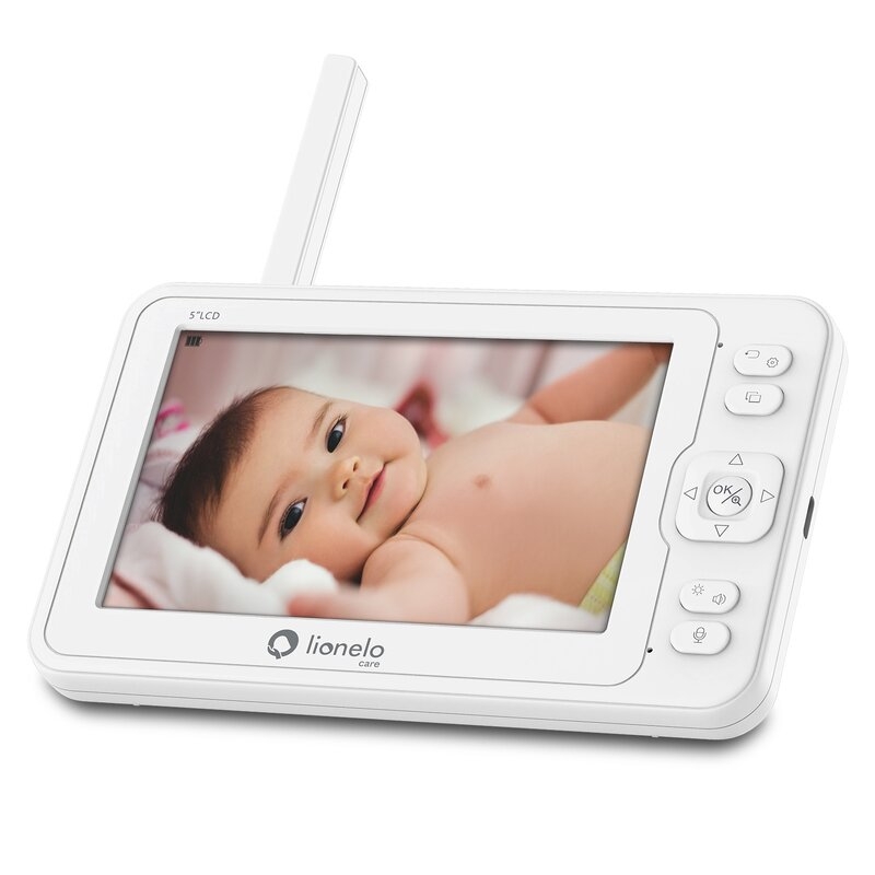 Lionelo - Videofon Babyline 8.3, Cu termometru, Cu melodii, Comunicare in 2 sensuri, Rotire 360 grade, Alb Lionelo - Videofon Babyline 8.3, Cu termometru, Cu melodii, Comunicare in 2 sensuri, Rotire 360 grade, Alb