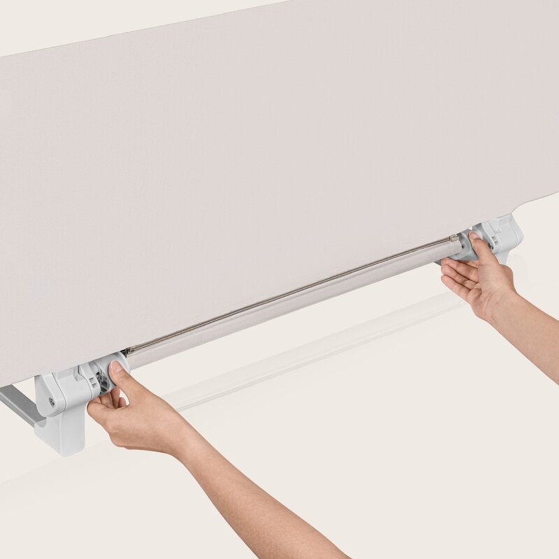 Bariera de protectie pentru pat, Lionelo, Lora XL, Pliabila, Sistem de blocare StandSafe, Geanta de transport inclusa, 150x46 cm, Conform cu BS 7972:2001+A1:2009, Bej