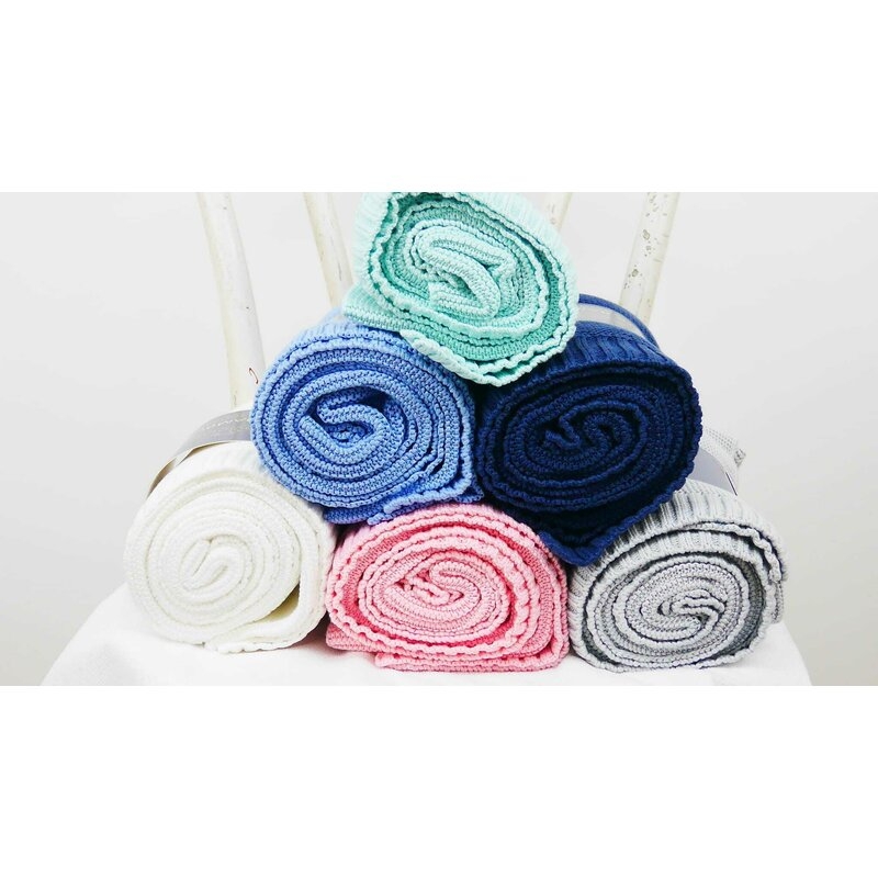 Paturica, Bocioland, Paris, Pentru copii, Moale, Din bambus si bumbac, Cu proprietati de termoreglare, Antialergica si antibacteriana, Dimensiune mare 80 x 100 cm, Pink Paturica, Bocioland, Paris, Pentru copii, Moale, Din bambus si bumbac, Cu proprietati de termoreglare, Antialergica si antibacteriana, Dimensiune mare 80 x 100 cm, Pink