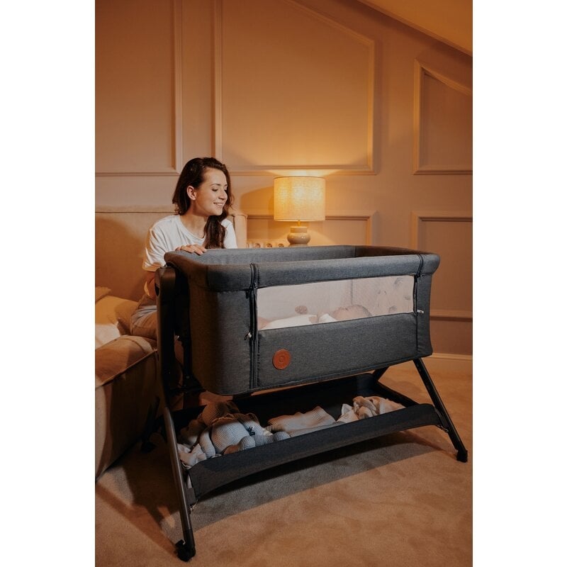 Patut co-sleeper, Lionelo, Leonie Plus, Pliabil, Cu sistem de leganare, Cu setare unghiulara, Reglabil in 6 pozitii pe inaltime, Conform cu standardele europeane de securitate EN1130 si EN16890, Bej Patut co-sleeper, Lionelo, Leonie Plus, Pliabil, Cu sistem de leganare, Cu setare unghiulara, Reglabil in 6 pozitii pe inaltime, Conform cu standardele europeane de securitate EN1130 si EN16890, Bej