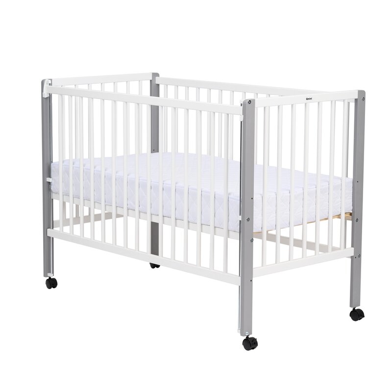 Patut din lemn bebe, 120x60 cm, Cu laterala culisanta, Din lemn de pin si mdf, Stabil si rezistent, Inaltime saltea reglabila pe 3 nivele, Laterala cu 3 bete detasabile, EN716-1, EN716-2, Alb, Qmini, Maya Patut din lemn bebe, 120x60 cm, Cu laterala culisanta, Din lemn de pin si mdf, Stabil si rezistent, Inaltime saltea reglabila pe 3 nivele, Laterala cu 3 bete detasabile, EN716-1, EN716-2, Alb, Qmini, Maya