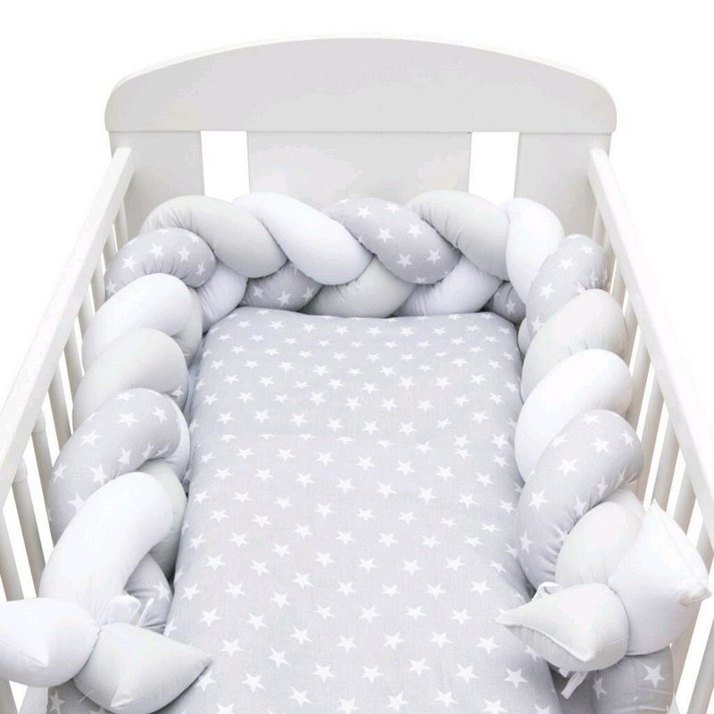 Protectie laterala pentru patut, Tip Bumper impletit, Din bumbac, Din materiale certificate Oeko Tex Standard 100, New Baby, Lungime 225 cm, Stars grey/white