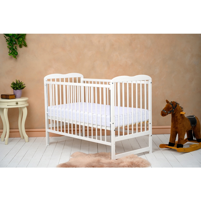 Qmini - Patut din lemn Agata120x60 cm, Cu laterala culisanta, Din lemn de pin, Stabil si rezistent, Inaltime saltea reglabila pe 3 nivele, Laterala cu 3 bete detasabile, EN716-1, EN716-2, Alb Qmini - Patut din lemn Agata120x60 cm, Cu laterala culisanta, Din lemn de pin, Stabil si rezistent, Inaltime saltea reglabila pe 3 nivele, Laterala cu 3 bete detasabile, EN716-1, EN716-2, Alb
