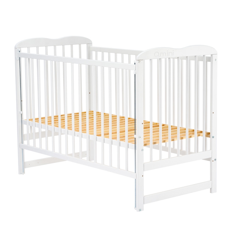 Qmini - Patut din lemn Agata120x60 cm, Cu laterala culisanta, Din lemn de pin, Stabil si rezistent, Inaltime saltea reglabila pe 3 nivele, Laterala cu 3 bete detasabile, EN716-1, EN716-2, Alb Qmini - Patut din lemn Agata120x60 cm, Cu laterala culisanta, Din lemn de pin, Stabil si rezistent, Inaltime saltea reglabila pe 3 nivele, Laterala cu 3 bete detasabile, EN716-1, EN716-2, Alb