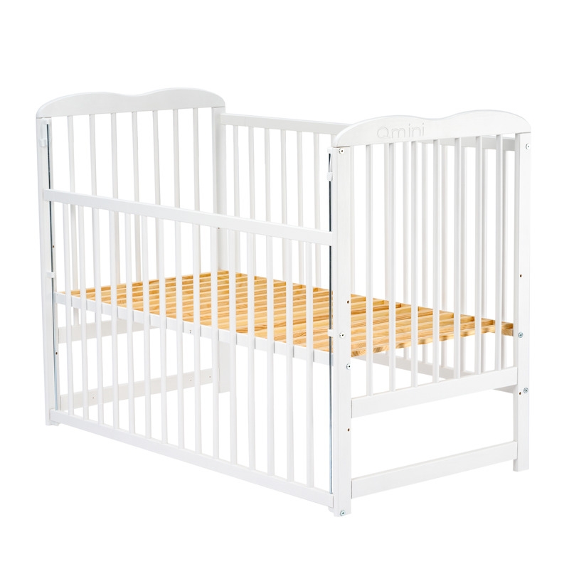 Qmini - Patut din lemn Agata120x60 cm, Cu laterala culisanta, Din lemn de pin, Stabil si rezistent, Inaltime saltea reglabila pe 3 nivele, Laterala cu 3 bete detasabile, EN716-1, EN716-2, Alb Qmini - Patut din lemn Agata120x60 cm, Cu laterala culisanta, Din lemn de pin, Stabil si rezistent, Inaltime saltea reglabila pe 3 nivele, Laterala cu 3 bete detasabile, EN716-1, EN716-2, Alb