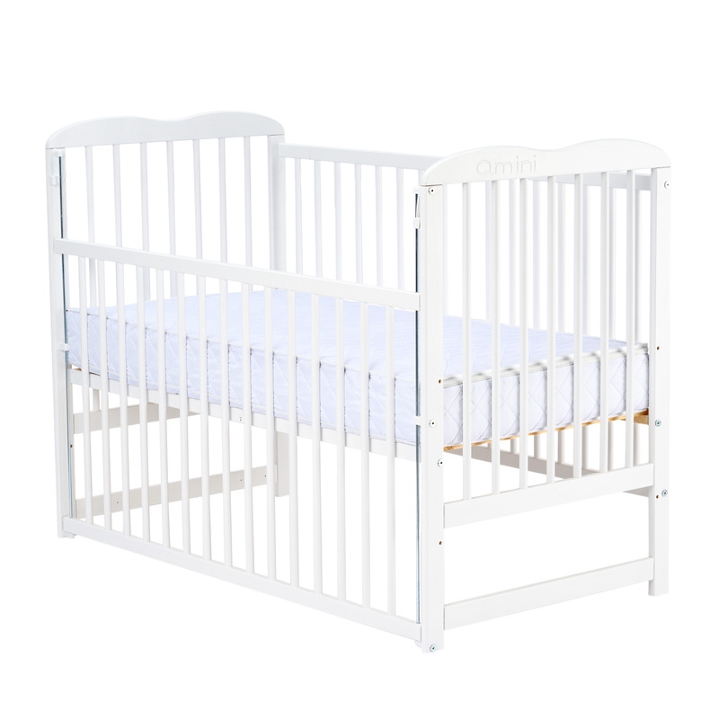 Qmini - Patut din lemn Agata120x60 cm, Cu laterala culisanta, Din lemn de pin, Stabil si rezistent, Inaltime saltea reglabila pe 3 nivele, Laterala cu 3 bete detasabile, EN716-1, EN716-2, Alb Qmini - Patut din lemn Agata120x60 cm, Cu laterala culisanta, Din lemn de pin, Stabil si rezistent, Inaltime saltea reglabila pe 3 nivele, Laterala cu 3 bete detasabile, EN716-1, EN716-2, Alb