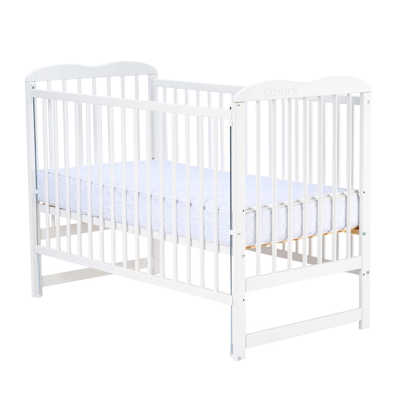 Qmini - Patut din lemn Agata120x60 cm, Cu laterala culisanta, Din lemn de pin, Stabil si rezistent, Inaltime saltea reglabila pe 3 nivele, Laterala cu 3 bete detasabile, EN716-1, EN716-2, Alb Qmini - Patut din lemn Agata120x60 cm, Cu laterala culisanta, Din lemn de pin, Stabil si rezistent, Inaltime saltea reglabila pe 3 nivele, Laterala cu 3 bete detasabile, EN716-1, EN716-2, Alb