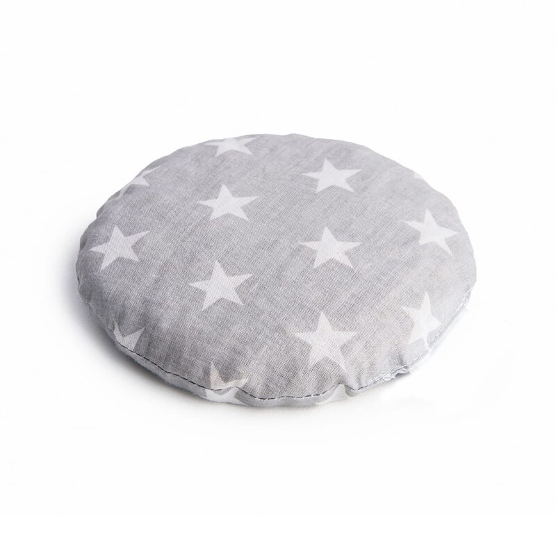 Qmini - Pernuta anticolici umpluta cu samburi de cirese, Grey Stars Qmini - Pernuta anticolici umpluta cu samburi de cirese, Grey Stars