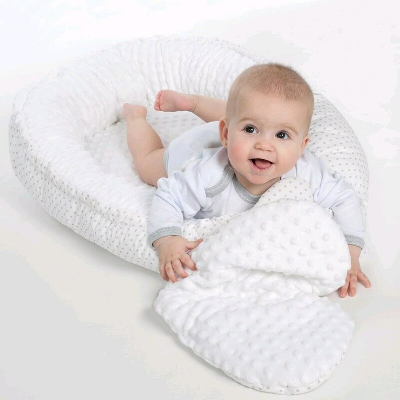 Set 3 piese Luxury, Baby Nest cu doua fete, Cu paturica si pernuta in forma de inima, New Baby, Minky Bears Pink