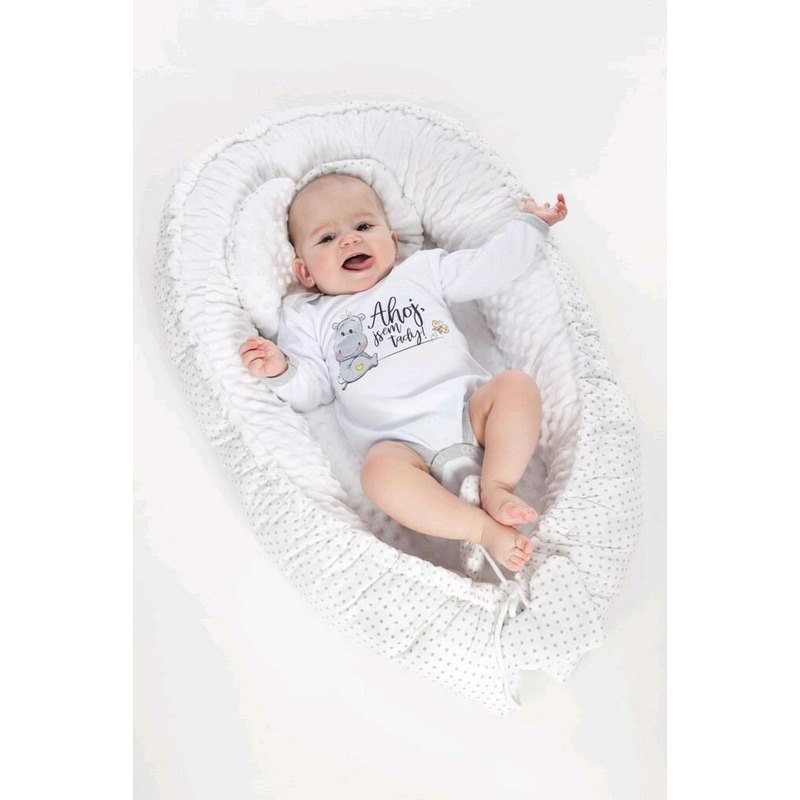 Set 3 piese Luxury, Baby Nest cu doua fete, Cu paturica si pernuta in forma de inima, New Baby, Minky Cranberries Set 3 piese Luxury, Baby Nest cu doua fete, Cu paturica si pernuta in forma de inima, New Baby, Minky Cranberries