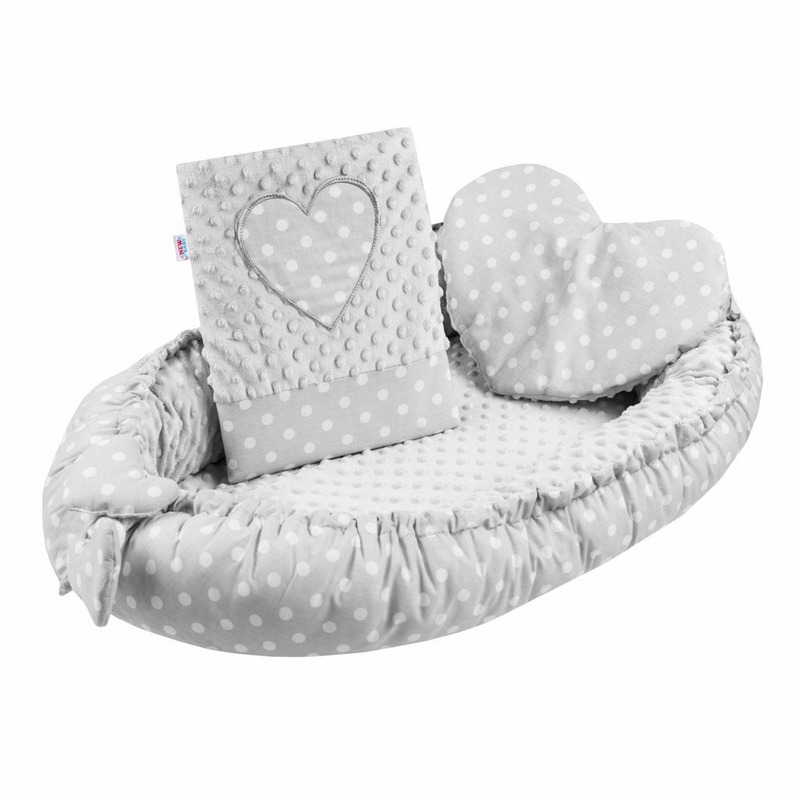 Set 3 piese Luxury, Baby Nest cu doua fete, Cu paturica si pernuta in forma de inima, New Baby, Minky Heart Grey Set 3 piese Luxury, Baby Nest cu doua fete, Cu paturica si pernuta in forma de inima, New Baby, Minky Heart Grey