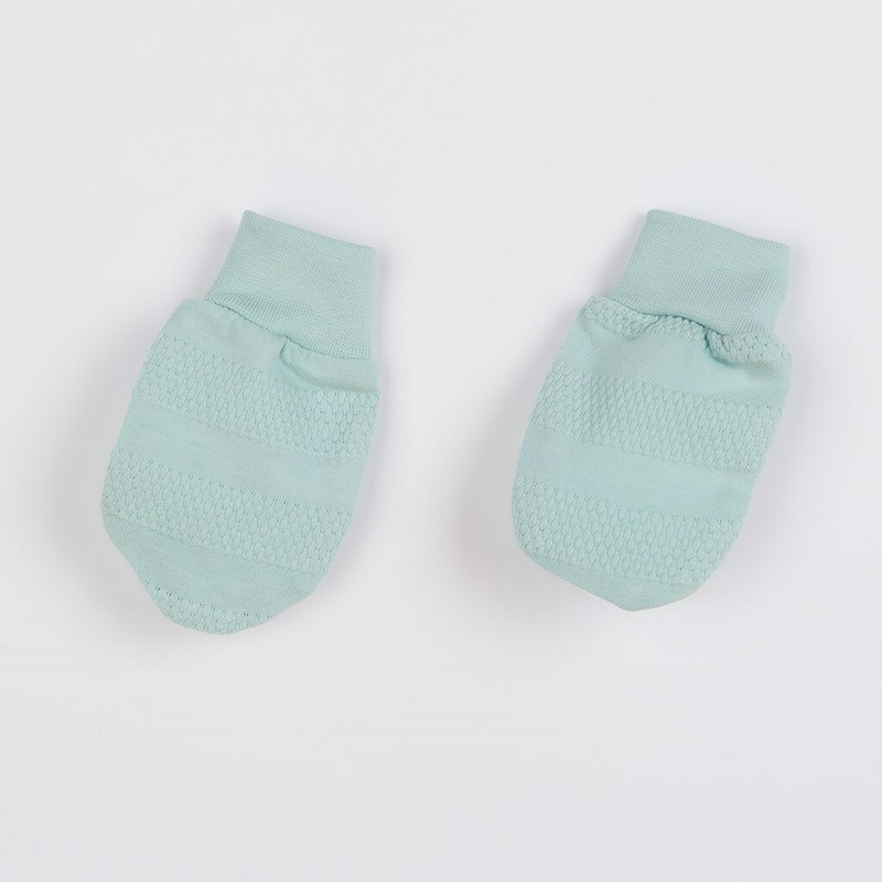 Set 7 piese: body cu maneca lunga, bluza, pantalonasi cu botosei, salopeta fara maneci, caciulita, manusi, botosei, Marime 56, Din bumbac 100%, New Baby, I am Blue