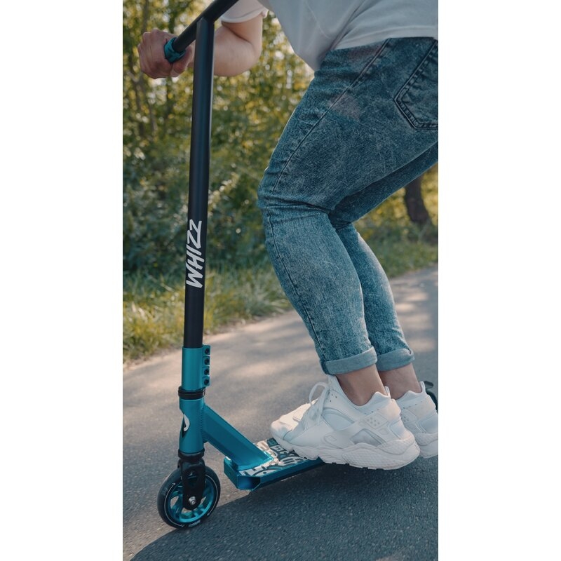 Trotineta, Lionelo, Whizz, Pentru Acrobatii, Rulmenti ABEC-9, Sistemul de compresie IHC 9, 20 - 100 kg, Conform cu standardul european de securitate EN14619, Verde/Negru Trotineta, Lionelo, Whizz, Pentru Acrobatii, Rulmenti ABEC-9, Sistemul de compresie IHC 9, 20 - 100 kg, Conform cu standardul european de securitate EN14619, Verde/Negru